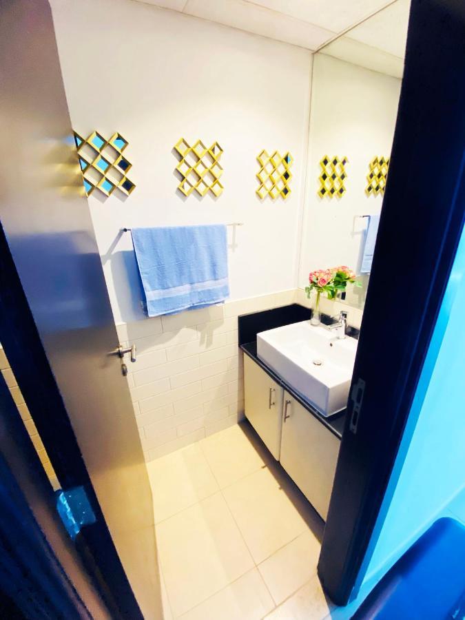 Entire Apartment - Marina - Spacious And Perfect Location Dubai Ngoại thất bức ảnh